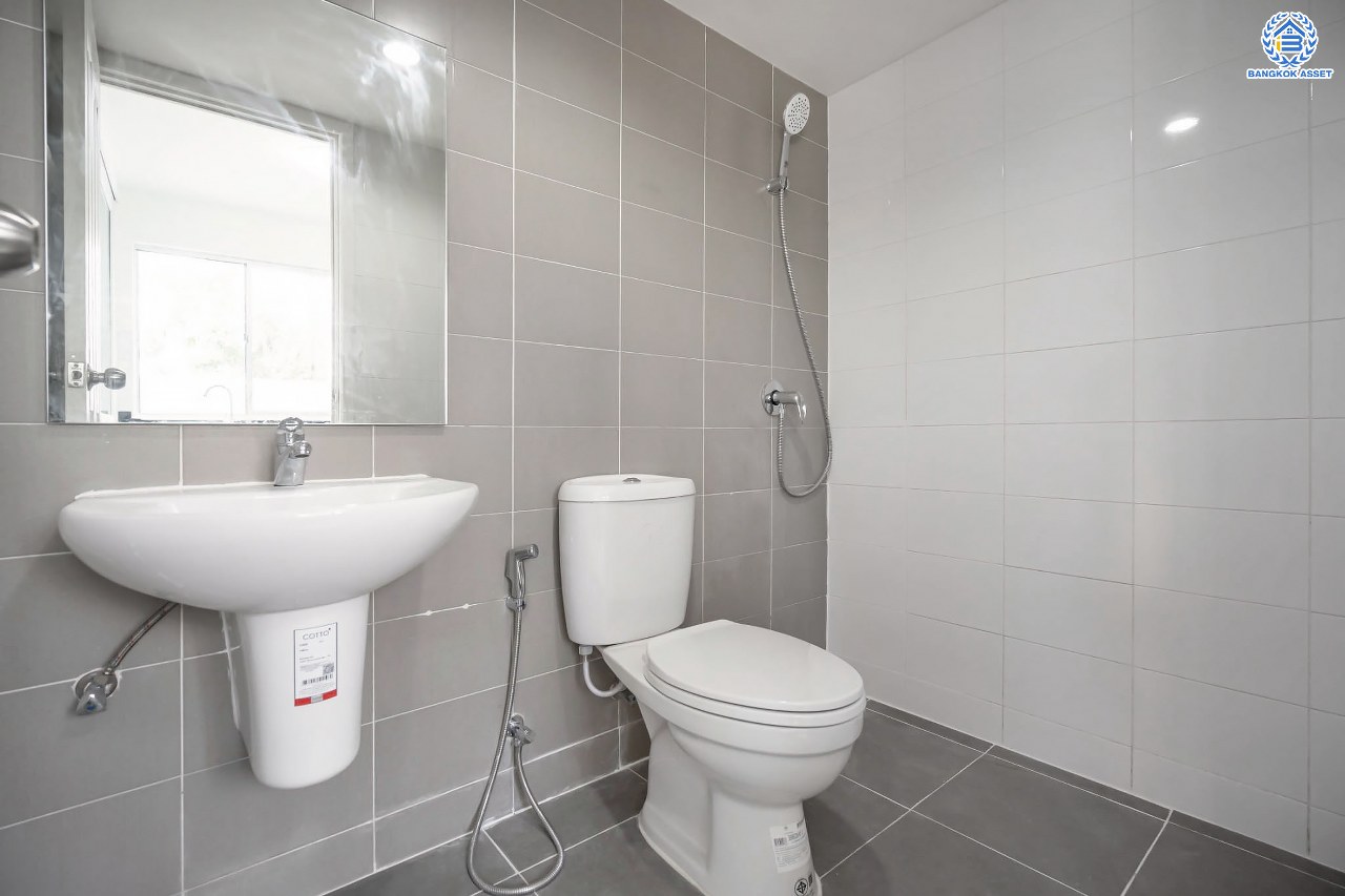 บ้านมือสองตกแต่งใหม่ โครงการ พฤกษาวิลล์63/1 นครอินทร์-พระราม5 หลังมุม สภาพแวดล้อมดี เนื้อที่ 48.8 ตร.ว. ฟังก์ชัน 3 ห้องนอน 2 ห้องน้ำ ที่จอดรถ 1 คัน บนทำเลโซนเมือง! เดินทางสะดวก เข้า-ออกทาง ซอยวัดสังฆทาน ใกล้สะพานพระราม5 และรถไฟฟ้าสถานี "แยกติวานนท์"...